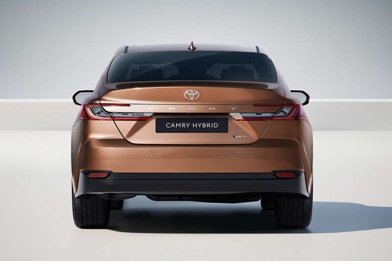 Toyota Camry нового поколения: седан представлен для Европы