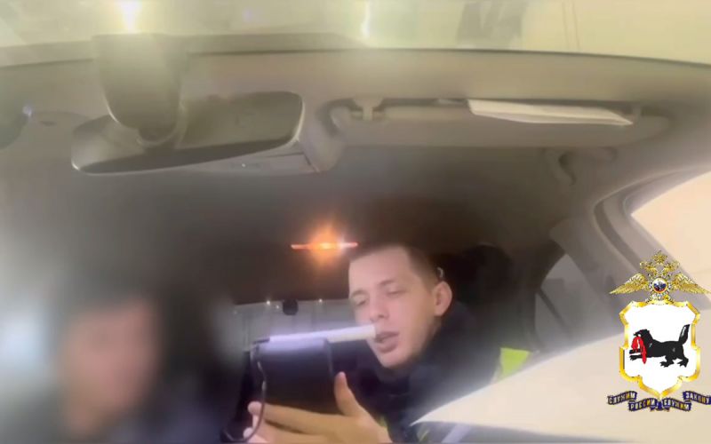 В Иркутске поймали водителя, который пришел пьяным регистрировать машину