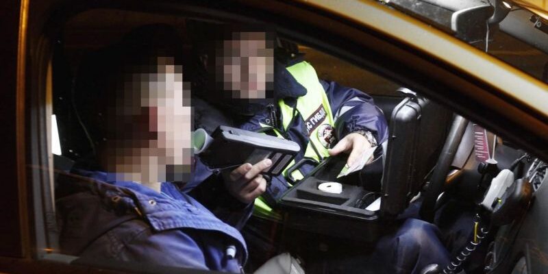 В Иркутске поймали водителя, приехавшего пьяным ставить машину на учет