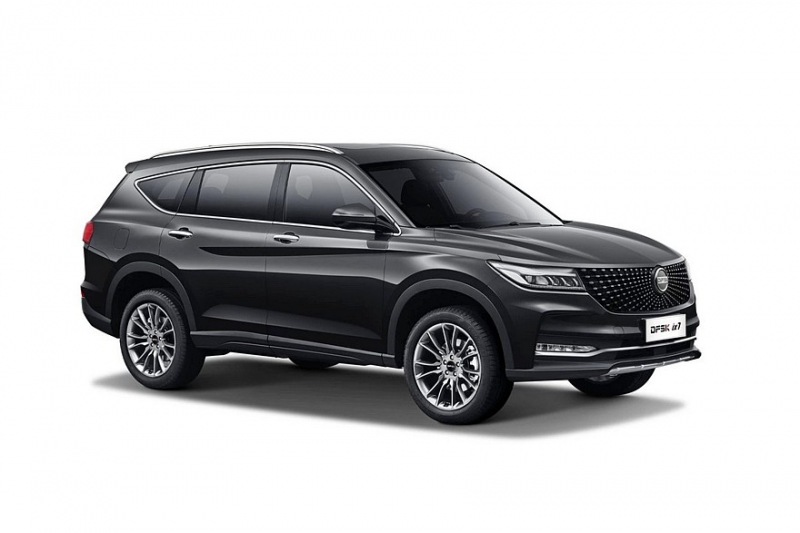 В Россию официально прибыла новинка Dongfeng: замена Renault Arkana и полноприводный внедорожник