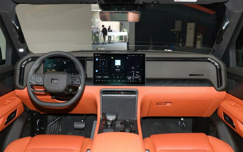 В Россию привезли новый внедорожник Rox Stone 01 в стиле Land Rover