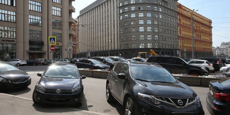 Верховный суд поддержал наказание за поездки на незарегистрированных авто