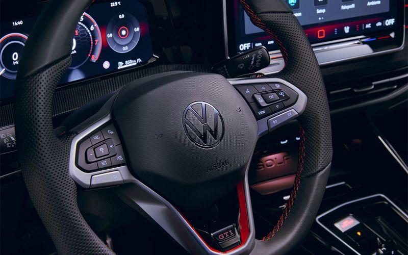 Volkswagen представил улучшенный Golf. Что нужно знать о новых продуктах