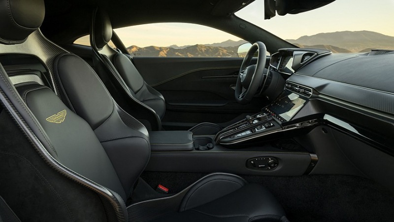 Aston Martin рассекретил новый Vantage: спорткар оснащен 665-сильным двигателем V8 с двойным турбонаддувом