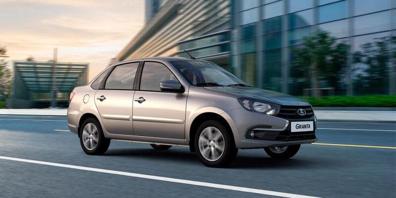 АвтоВАЗ объявил о возвращении подушек безопасности на Lada Vesta и Granta