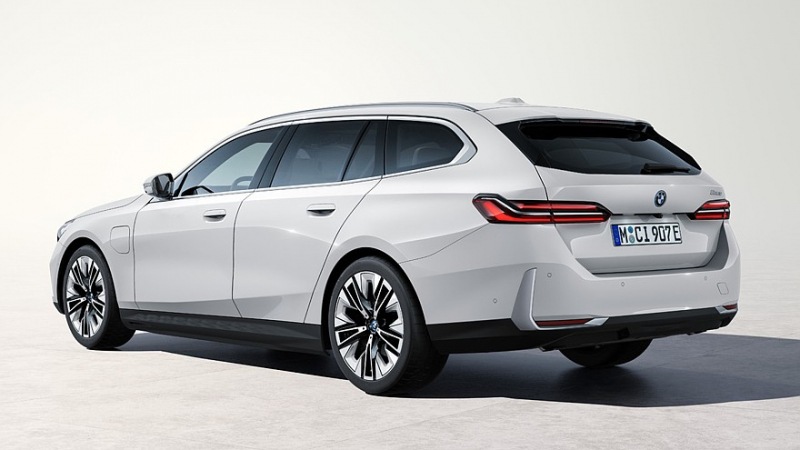 BMW i5 и 5 Series Touring нового поколения: более крупная 5-дверка с другим имиджем