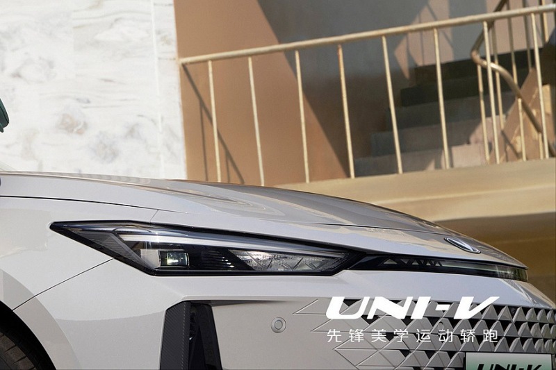 Изменение стиля лифтбека Changan Uni-V: официальное фото