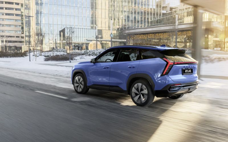 На грани паники. Первый тест-драйв нового Geely Atlas