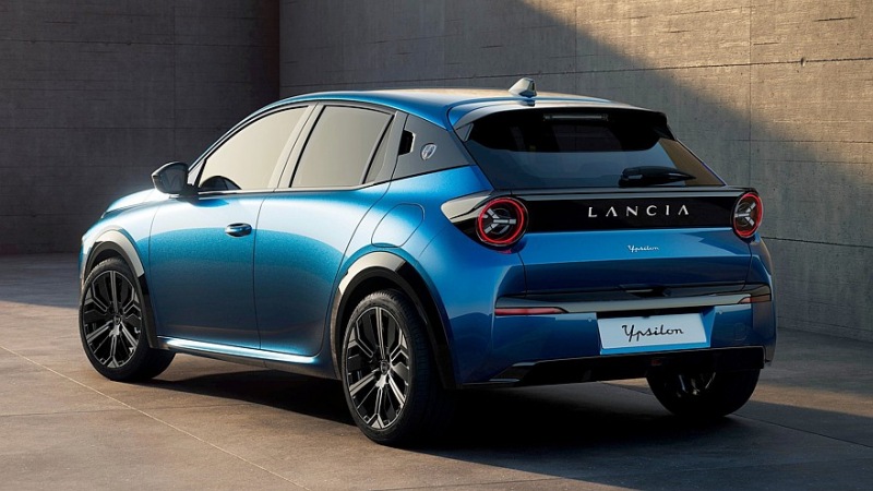 Новая Lancia Ypsilon полностью рассекречена: обещания роскошной мебели и спортивной версии HF