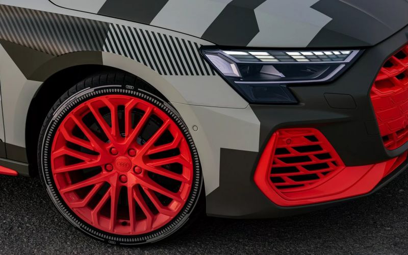 Обновленная модель Audi S3 2025 года стала еще мощнее
