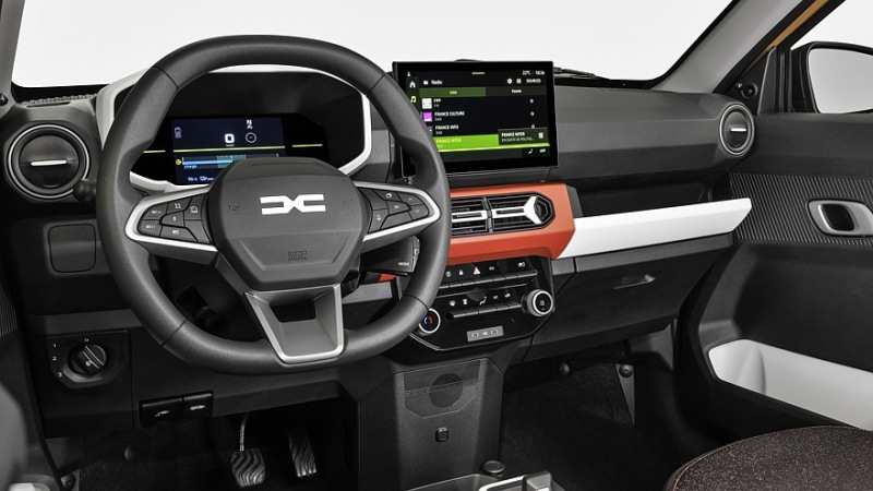 Обновленная Dacia Spring: новый стиль Duster, два багажника, та же проблема