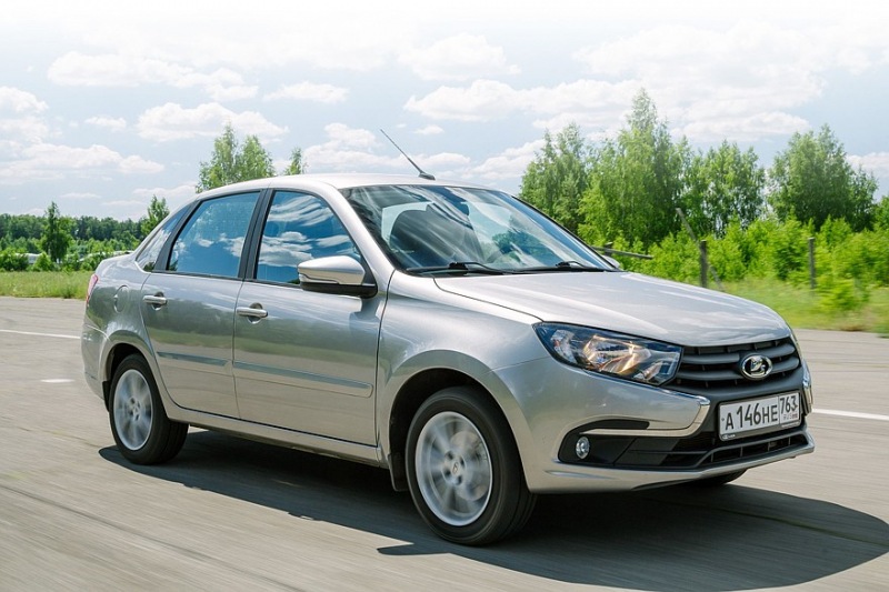Прямо и параллельно: 10 самых дешевых автомобилей на российском рынке