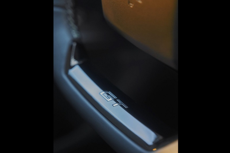 интерьер 7-местного кроссовера нового поколения Peugeot e-5008 появился в тизере
