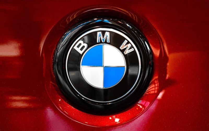 BMW реагирует на рекламу с изображением «Москва-Сити