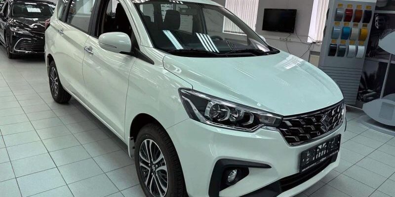 В России выставили на продажу новые компактвэны Suzuki Ertiga