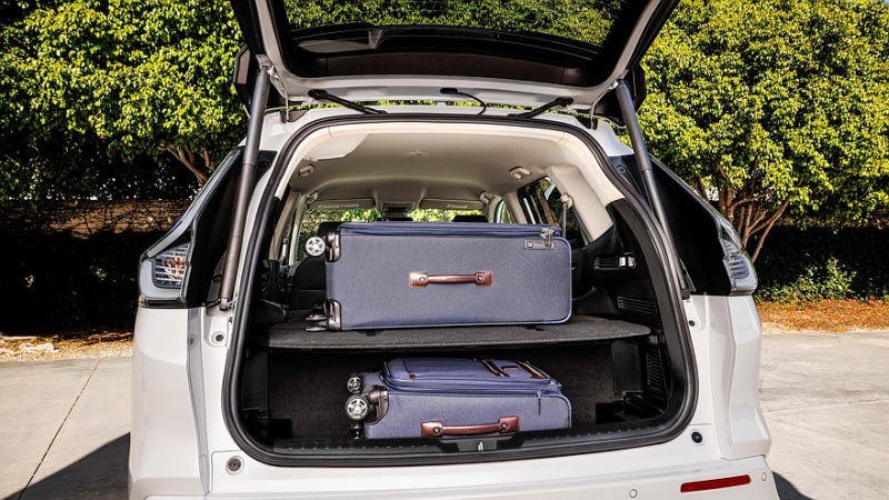 Водородный кроссовер Honda CR-V e:FCEV: горб багажника и большой буферный аккумулятор