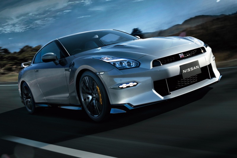 Nissan представляет GT-R 2025 года с компонентами Nismo и супервысотным салоном