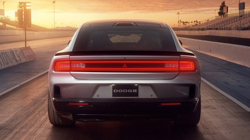 Новый многогранный Dodge Charger: полный привод, купе и лифтбек, бензиновый и электрический