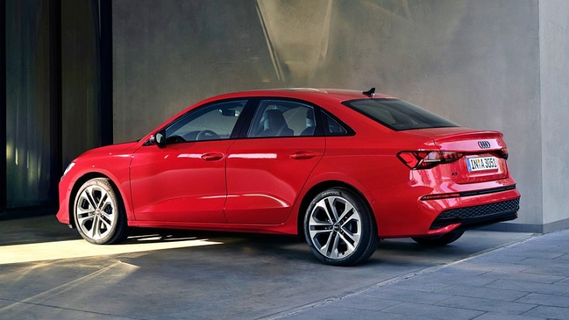 Обновленный Audi A3: опции комфорта и подписка на кросс-версию Allstreet
