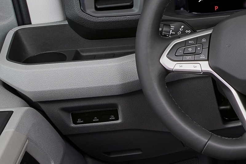 Обновленный VW Crafter: сомнительная оцифровка салона и новый помощник водителя