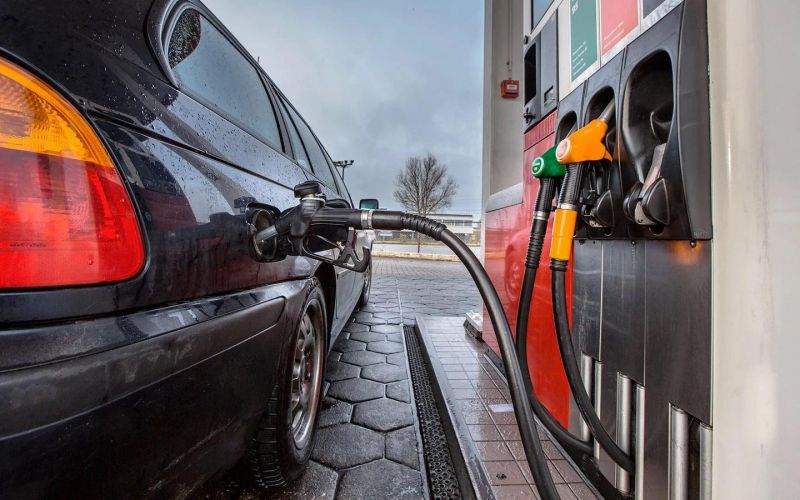 政府はガソリンとディーゼルに対する物品税を廃止するよう求められた。詳細