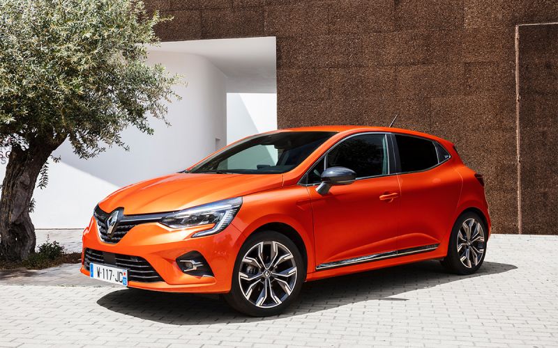 Renault и Skoda признаны лучшими автомобилями для начинающих водителей