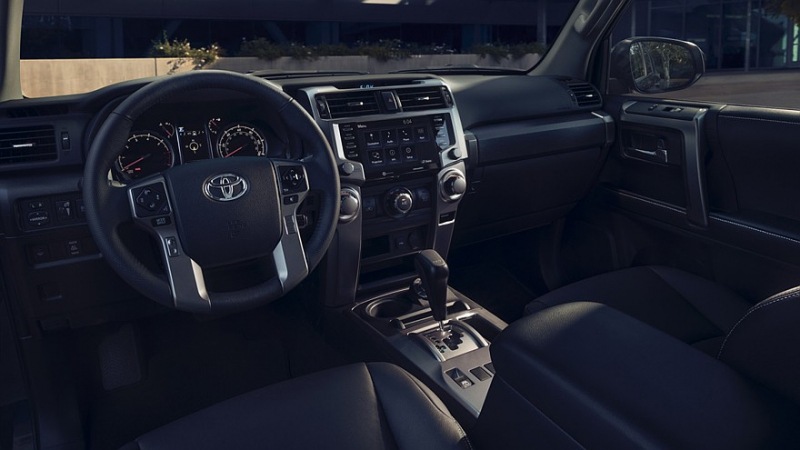 Toyota 4Runner готовится к смене поколения: представлен первый тизер нового внедорожника