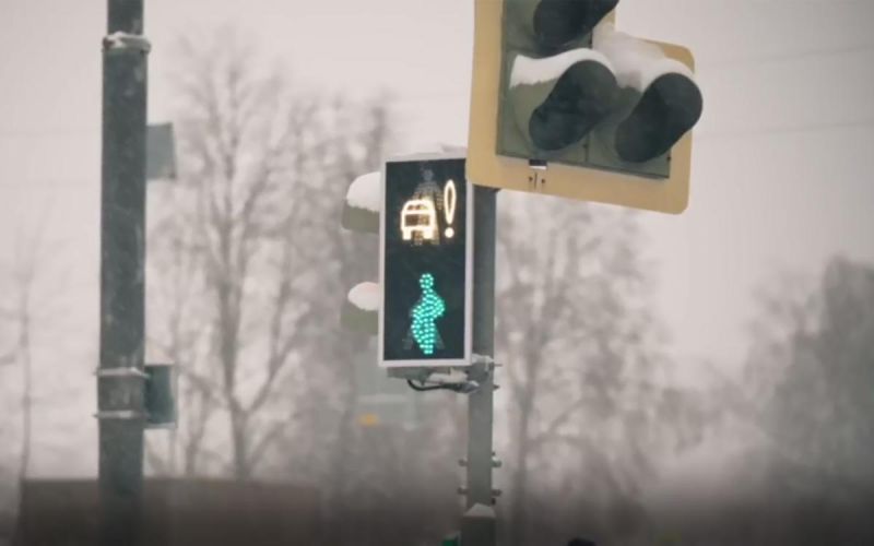 В Москве появился пешеходный светофор с белым автомобилем для чего это нужно
