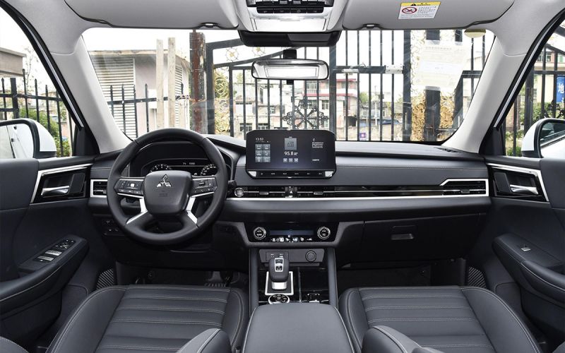Специальный компактвэн Mitsubishi «Xpander Cross» начинает продажи в России