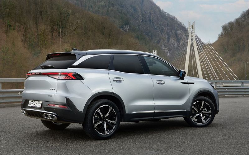 В России стартовали продажи нового кроссовера BAIC X75. Фотографии и цены