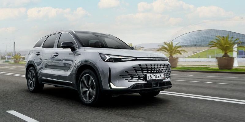 В России стартовали продажи нового кроссовера BAIC X75. Фото и цены