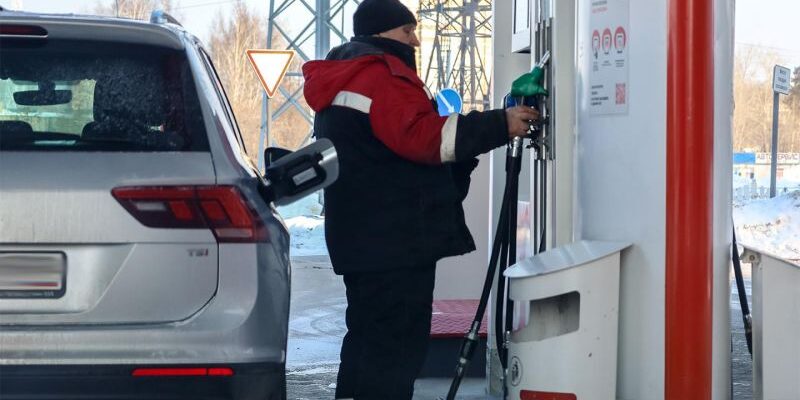 В России запретили отправлять бензин на экспорт. Что ждет цены на АЗС