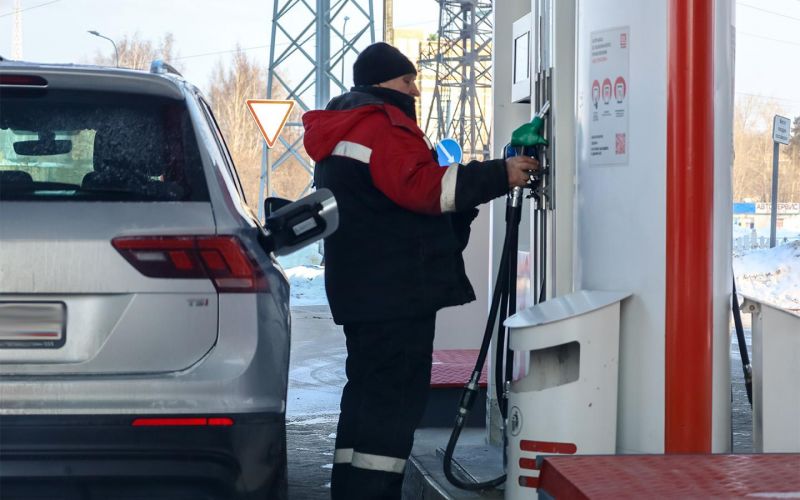 Россия запретила экспорт бензина. Что ждет цены на заправочных станциях

