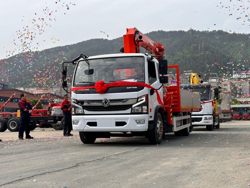 В Китае началось ралли среднетоннажных грузовиков Dongfeng «Следуй за солнцем!