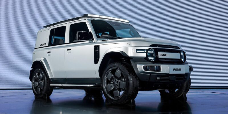 Кроссовер iCar V23 от Chery представлен вместе с родственным кроссвэном iCar X25