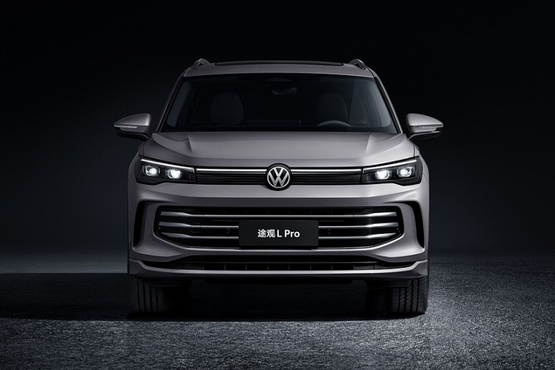Кроссовер Volkswagen Tiguan L Pro выделяется своим интерьером и многим другим