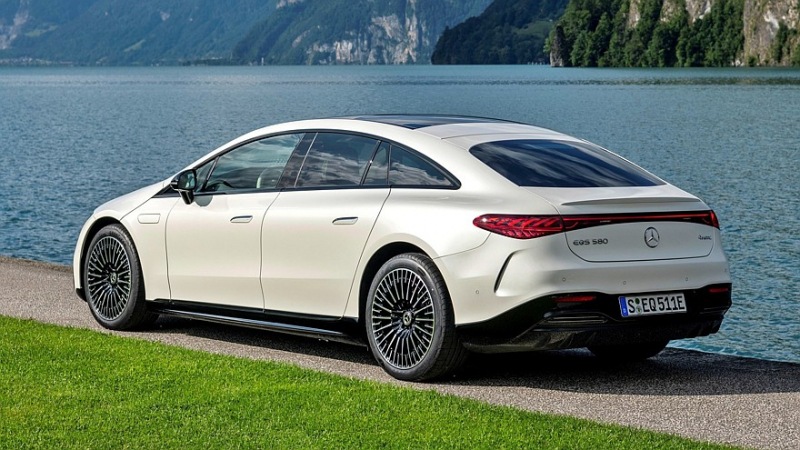 Mercedes EQS нового поколения покончил с дизайном в форме рыбы и сенсорными кнопками
