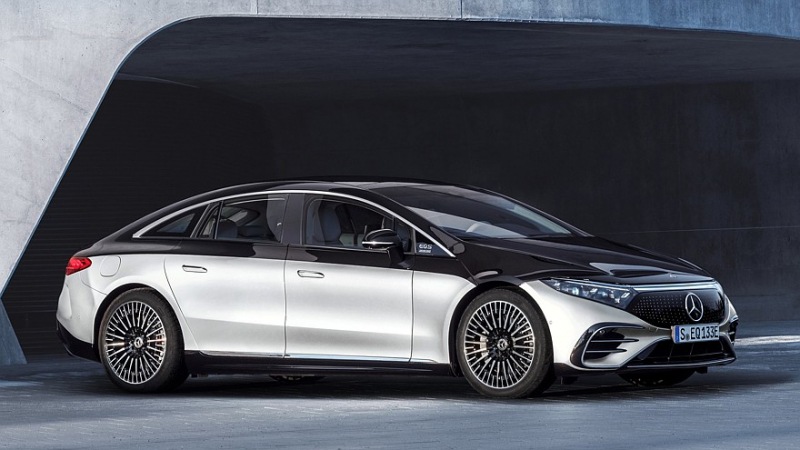 Mercedes EQS нового поколения покончил с дизайном в форме рыбы и сенсорными кнопками