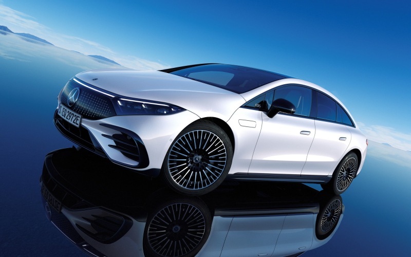 Mercedes EQS нового поколения покончил с дизайном в форме рыбы и сенсорными кнопками