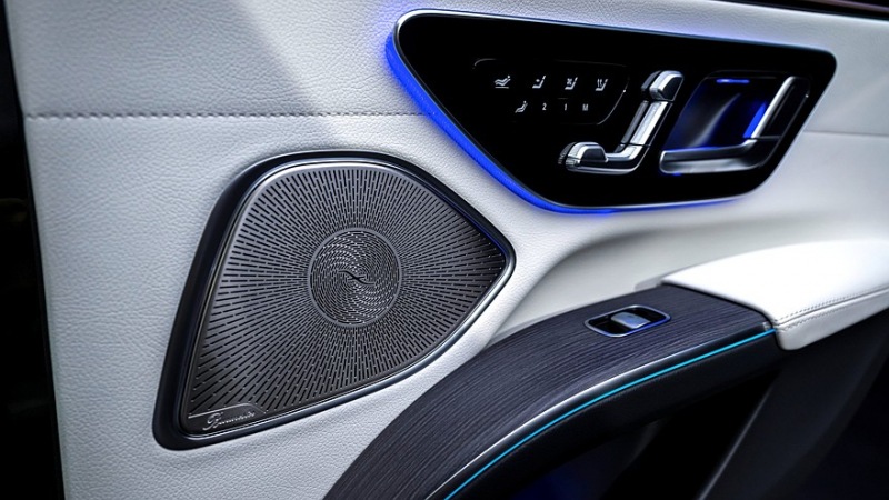 Обновленный Mercedes-Benz EQS: классический передок и увеличенный аккумулятор