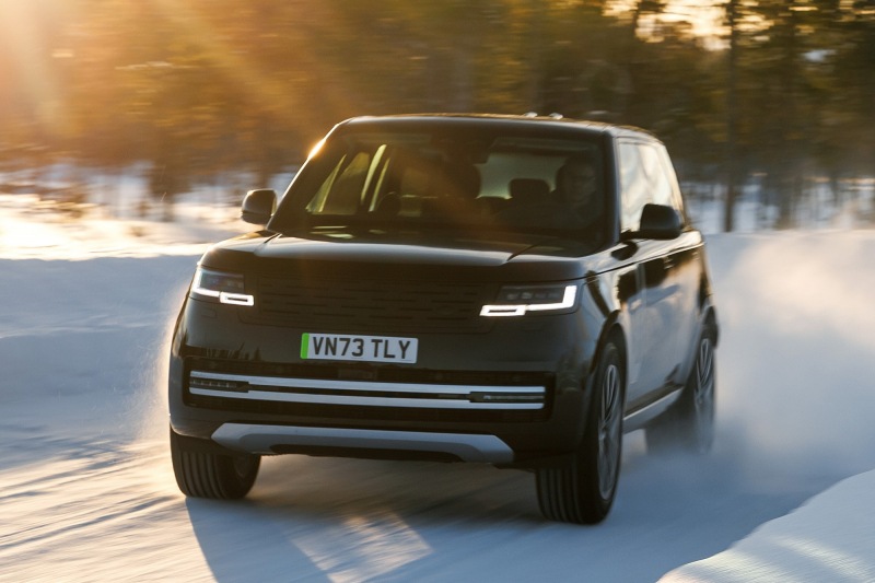 Range Rover Electric теперь доступен в полной высоте: менее 3 тонн и динамика спортивного автомобиля