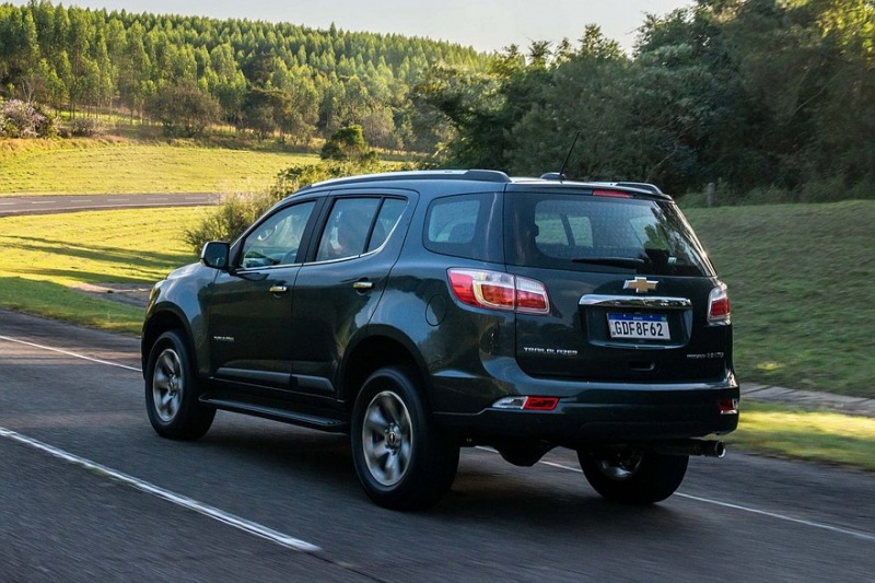 Внедорожник Chevrolet Trailblazer после рестайлинга получил новый интерьер и стал немного мощнее