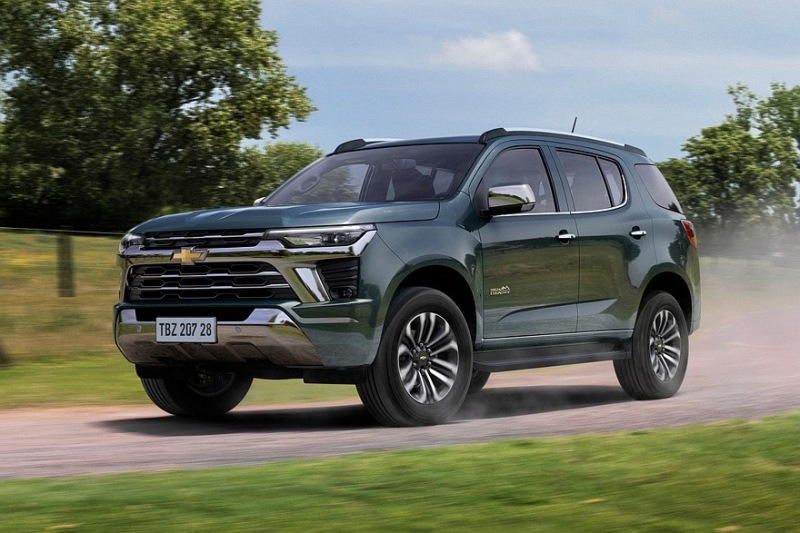 Внедорожник Chevrolet Trailblazer после рестайлинга получил новый интерьер и стал немного мощнее