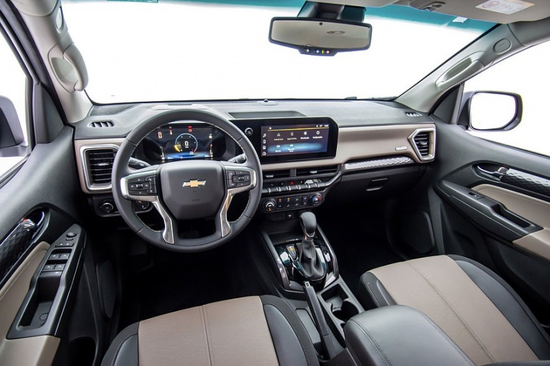 Внедорожник Chevrolet Trailblazer после рестайлинга получил новый интерьер и стал немного мощнее
