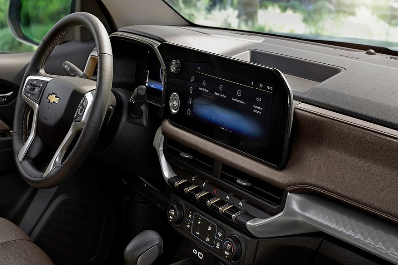 Внедорожник Chevrolet Trailblazer после рестайлинга получил новый интерьер и стал немного мощнее