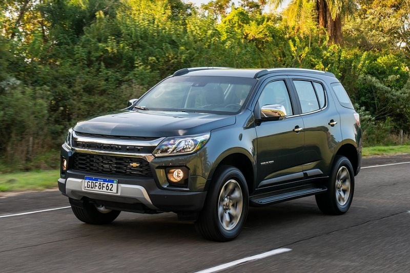 Внедорожник Chevrolet Trailblazer после рестайлинга получил новый интерьер и стал немного мощнее