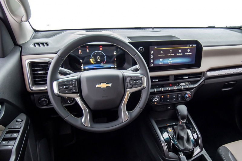 Внедорожник Chevrolet Trailblazer после рестайлинга получил новый интерьер и стал немного мощнее