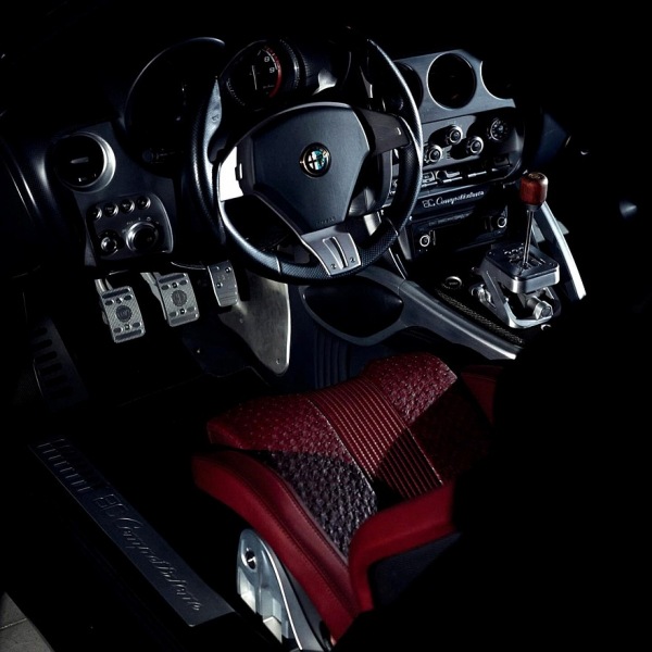 Alfa Romeo 8C от Officine Fioravanti: механическая коробка передач вместо робота и множество других доработок