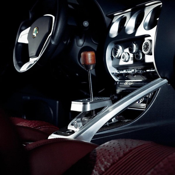 Alfa Romeo 8C от Officine Fioravanti: механическая коробка передач вместо робота и множество других доработок