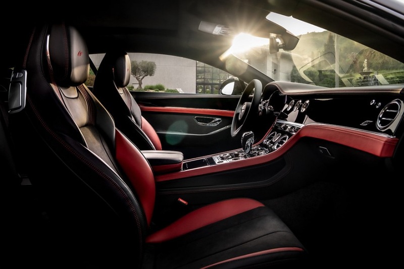 Новое поколение Bentley Continental GT появилось на первых официальных фотографиях